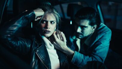 pareja-discute-coche