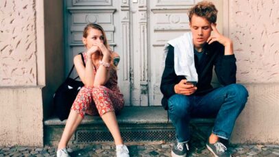 pareja-infeliz-celular-1