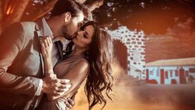 pareja-parque-besandose